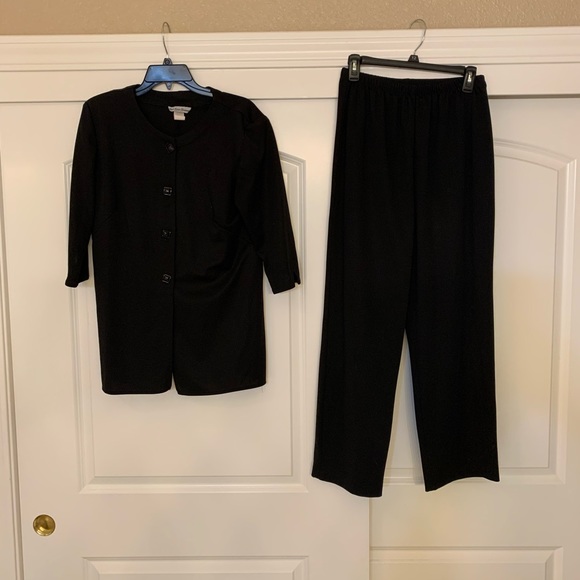 button down blouse & pant suit. - Picture 1 of 6